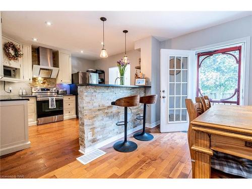 13 Violet Street, St. Catharines, ON - Indoor Photo Showing Kitchen With Upgraded Kitchen