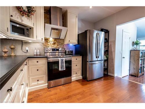 13 Violet Street, St. Catharines, ON - Indoor Photo Showing Kitchen