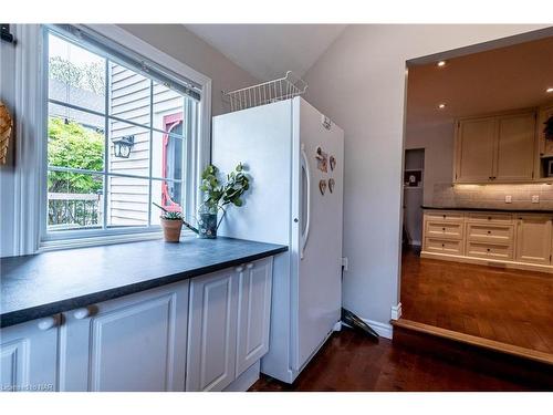 13 Violet Street, St. Catharines, ON - Indoor Photo Showing Kitchen