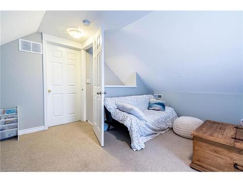 13 Violet Street, St. Catharines, ON - Indoor Photo Showing Bedroom