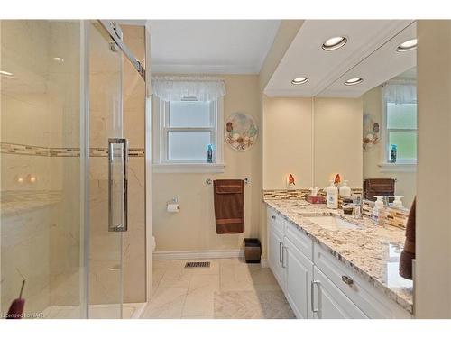 45 Ivy Avenue, St. Catharines, ON - Indoor Photo Showing Bathroom