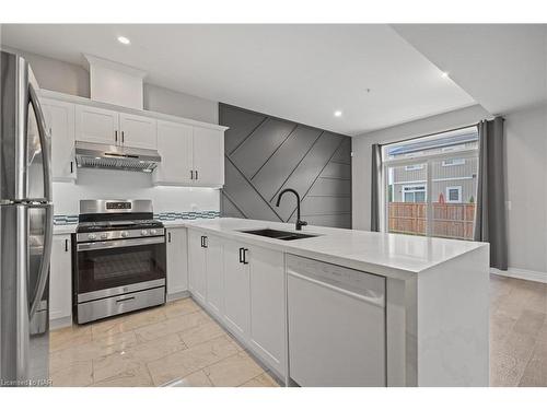 21 Marshall Lane Lane, St. Catharines, ON - Indoor Photo Showing Kitchen With Double Sink