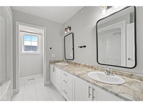 21 Marshall Lane Lane, St. Catharines, ON - Indoor Photo Showing Bathroom