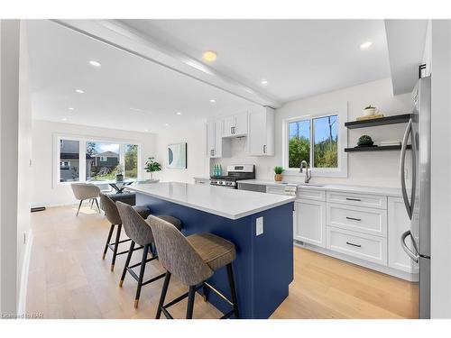 40 Parkview Avenue, Fort Erie, ON - Indoor Photo Showing Kitchen With Upgraded Kitchen