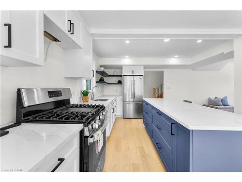 40 Parkview Avenue, Fort Erie, ON - Indoor Photo Showing Kitchen