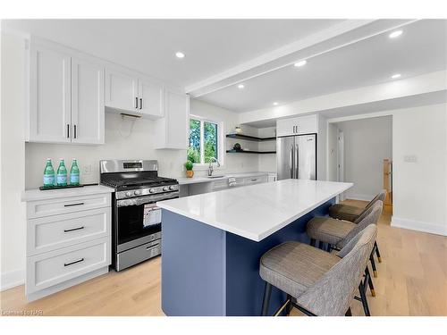 40 Parkview Avenue, Fort Erie, ON - Indoor Photo Showing Kitchen With Upgraded Kitchen