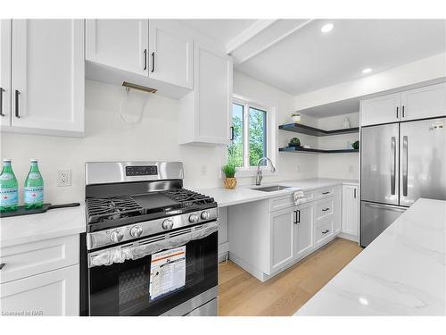 40 Parkview Avenue, Fort Erie, ON - Indoor Photo Showing Kitchen