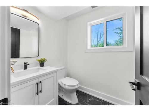 40 Parkview Avenue, Fort Erie, ON - Indoor Photo Showing Bathroom