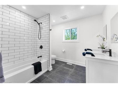 40 Parkview Avenue, Fort Erie, ON - Indoor Photo Showing Bathroom