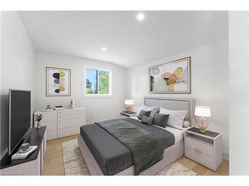 40 Parkview Avenue, Fort Erie, ON - Indoor Photo Showing Bedroom