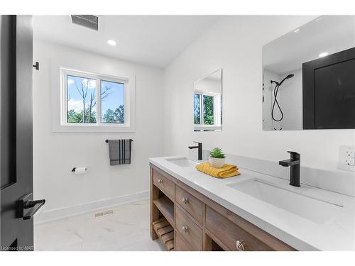 40 Parkview Avenue, Fort Erie, ON - Indoor Photo Showing Bathroom