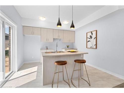 22-5672 Dorchester Road, Niagara Falls, ON - Indoor Photo Showing Kitchen