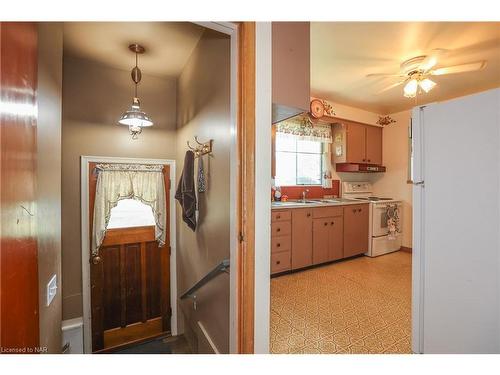 66 Summit Avenue, Welland, ON - Indoor Photo Showing Kitchen