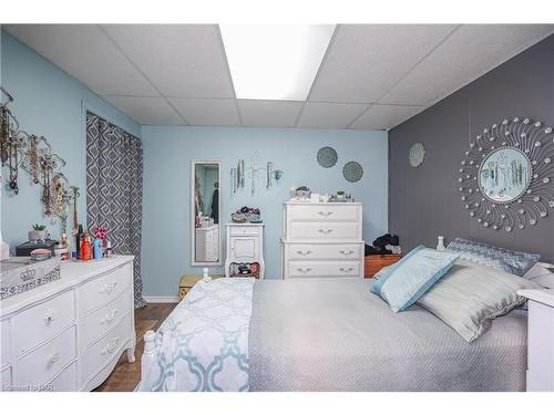 66 Summit Avenue, Welland, ON - Indoor Photo Showing Bedroom