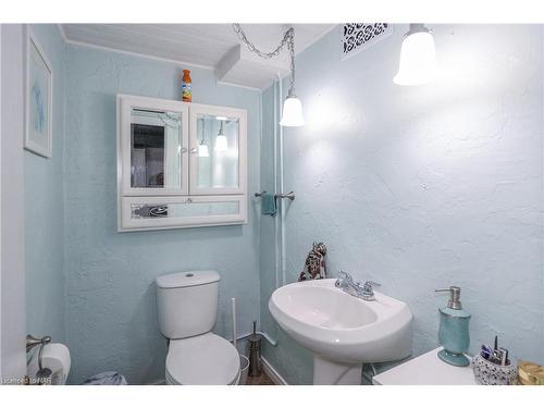 66 Summit Avenue, Welland, ON - Indoor Photo Showing Bathroom