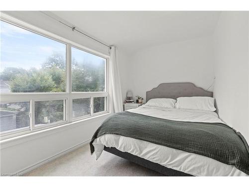 138 Balmoral Avenue N, Hamilton, ON - Indoor Photo Showing Bedroom