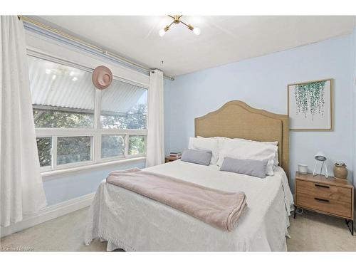 138 Balmoral Avenue N, Hamilton, ON - Indoor Photo Showing Bedroom