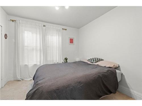 138 Balmoral Avenue N, Hamilton, ON - Indoor Photo Showing Bedroom