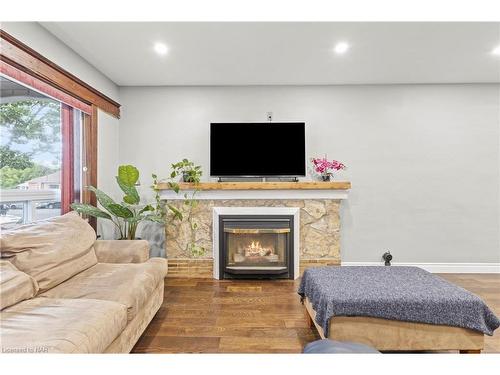 138 Balmoral Avenue N, Hamilton, ON - Indoor With Fireplace