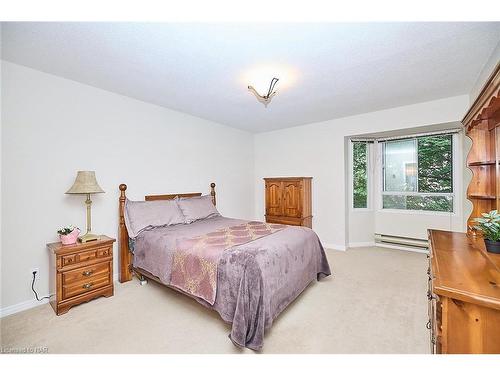 201-5 Niagara Street, Grimsby, ON - Indoor Photo Showing Bedroom