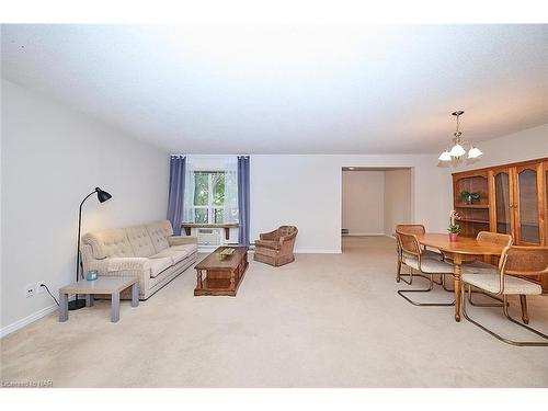 201-5 Niagara Street, Grimsby, ON - Indoor Photo Showing Living Room