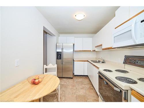 201-5 Niagara Street, Grimsby, ON - Indoor Photo Showing Kitchen With Double Sink