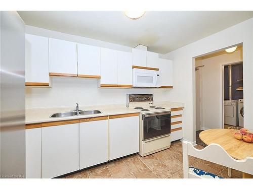 201-5 Niagara Street, Grimsby, ON - Indoor Photo Showing Kitchen With Double Sink