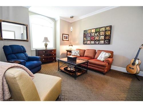 55 Highland Avenue, St. Catharines, ON - Indoor Photo Showing Living Room