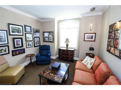 55 Highland Avenue, St. Catharines, ON - Indoor Photo Showing Living Room