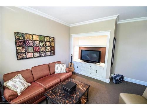 55 Highland Avenue, St. Catharines, ON - Indoor Photo Showing Living Room