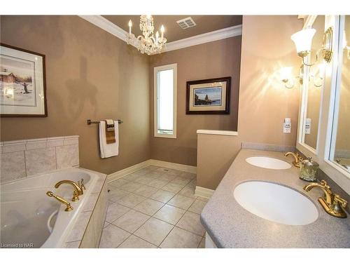 55 Highland Avenue, St. Catharines, ON - Indoor Photo Showing Bathroom