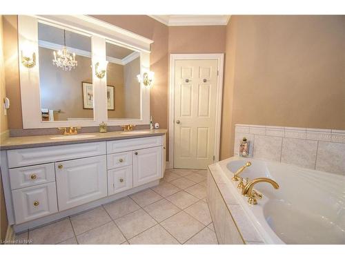 55 Highland Avenue, St. Catharines, ON - Indoor Photo Showing Bathroom