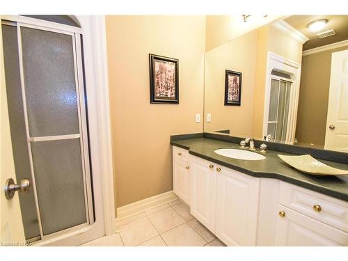 55 Highland Avenue, St. Catharines, ON - Indoor Photo Showing Bathroom