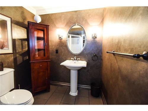 55 Highland Avenue, St. Catharines, ON - Indoor Photo Showing Bathroom