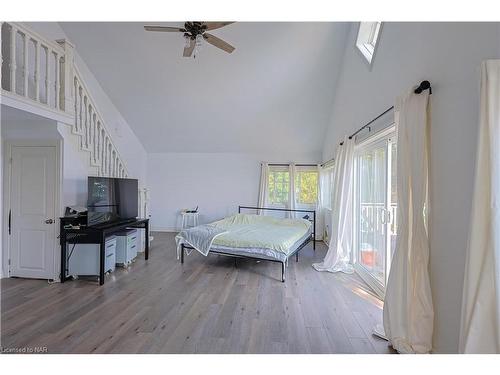 532 Ridgeway Road, Fort Erie, ON - Indoor Photo Showing Bedroom