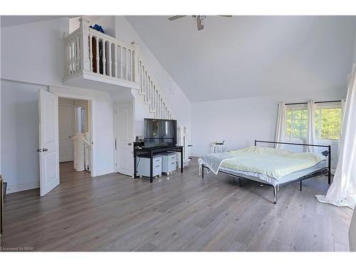 532 Ridgeway Road, Fort Erie, ON - Indoor Photo Showing Bedroom