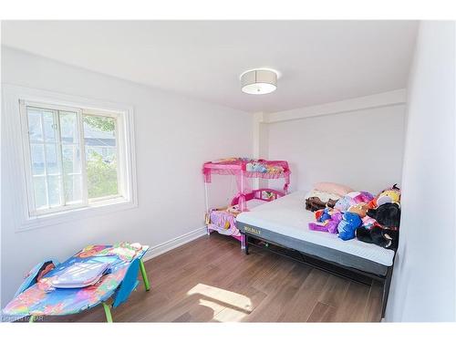 532 Ridgeway Road, Fort Erie, ON - Indoor Photo Showing Bedroom