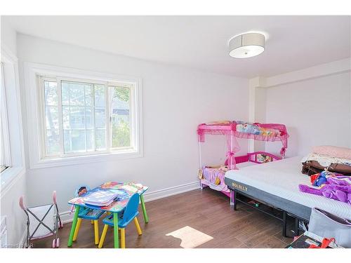 532 Ridgeway Road, Fort Erie, ON - Indoor Photo Showing Bedroom