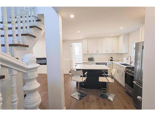 532 Ridgeway Road, Fort Erie, ON - Indoor Photo Showing Kitchen With Upgraded Kitchen