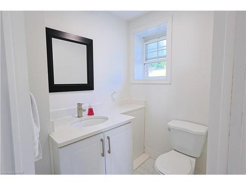 532 Ridgeway Road, Fort Erie, ON - Indoor Photo Showing Bathroom