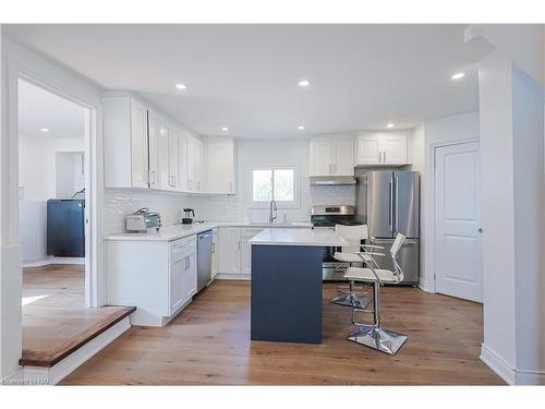 532 Ridgeway Road, Fort Erie, ON - Indoor Photo Showing Kitchen With Upgraded Kitchen