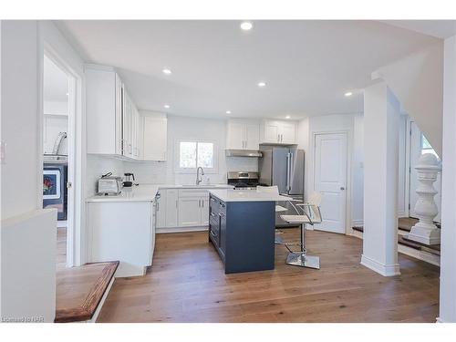 532 Ridgeway Road, Fort Erie, ON - Indoor Photo Showing Kitchen With Upgraded Kitchen