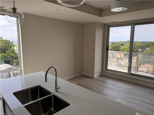 801-118 West Street, Port Colborne, ON - Indoor Photo Showing Kitchen With Double Sink