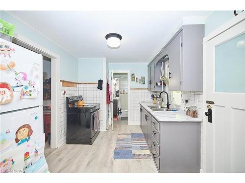 3232 Cherry Avenue, Ridgeway, ON - Indoor Photo Showing Kitchen With Double Sink