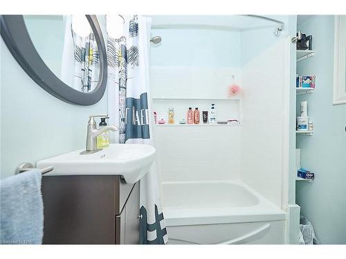 3232 Cherry Avenue, Ridgeway, ON - Indoor Photo Showing Bathroom