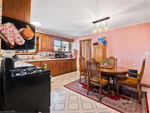 236 Plymouth Road, Welland, ON - Indoor Photo Showing Dining Room