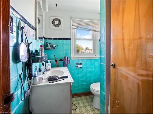 236 Plymouth Road, Welland, ON - Indoor Photo Showing Bathroom