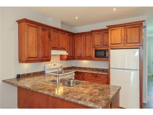 Th 10-678 Line 2 Road, Virgil, ON - Indoor Photo Showing Kitchen With Double Sink