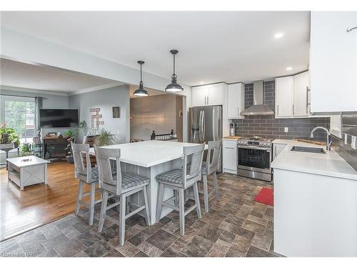 442 Barrick Road, Port Colborne, ON - Indoor Photo Showing Kitchen With Upgraded Kitchen