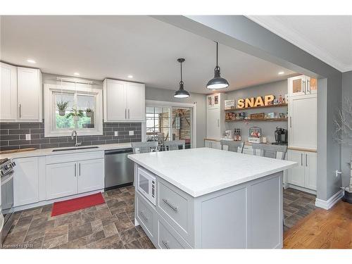 442 Barrick Road, Port Colborne, ON - Indoor Photo Showing Kitchen With Upgraded Kitchen